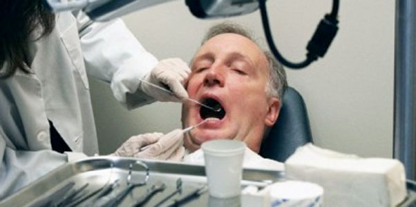 hombre-en-dentista